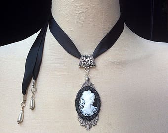 Schwarz weiß Kamee, Kamee Choker, Kamee Anhänger, Kamee Halskette, Kamee Schmuck, Kamee Silhouette, antike Kamee, Vintage Choker