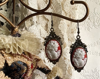Orecchini con cammeo rosso, orecchini vintage, orecchini vittoriani, gioielli con cammeo, matrimonio storico, orecchini Regency, gioielli romantici, regalo per lei