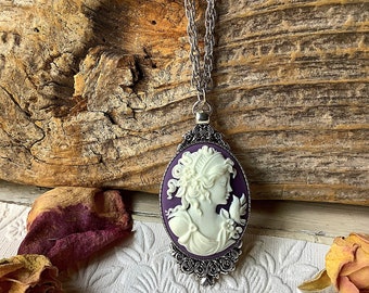 Collier camée femme, camée victorien, bijoux camée violet, camée violet, lavande, antiquité, vintage, camée prune, camée portrait, gothique