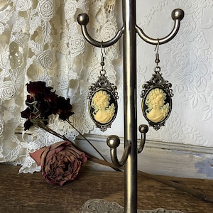 Mother&#39;s day gift, cameo earrings, cameo, earrings, cameo jewelry, dangle earrings, ivory and black earrings, bridal earrings, vintage, oval