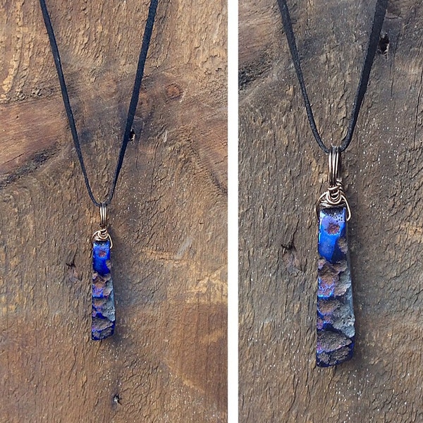 Titanium ketting met blauwe ruwe steen, hanger, ruw, rustiek, zwart leer, mannelijke verjaardagsgift, voor haar, unisex, natuursteen, Boheemse