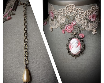 Vintage-Schmuck, viktorianischer Stil, antike Spitze, Rosenkamee, romantischer Halsband, Erbstück, historisch, klassische Kamee, Muttertagsgeschenk