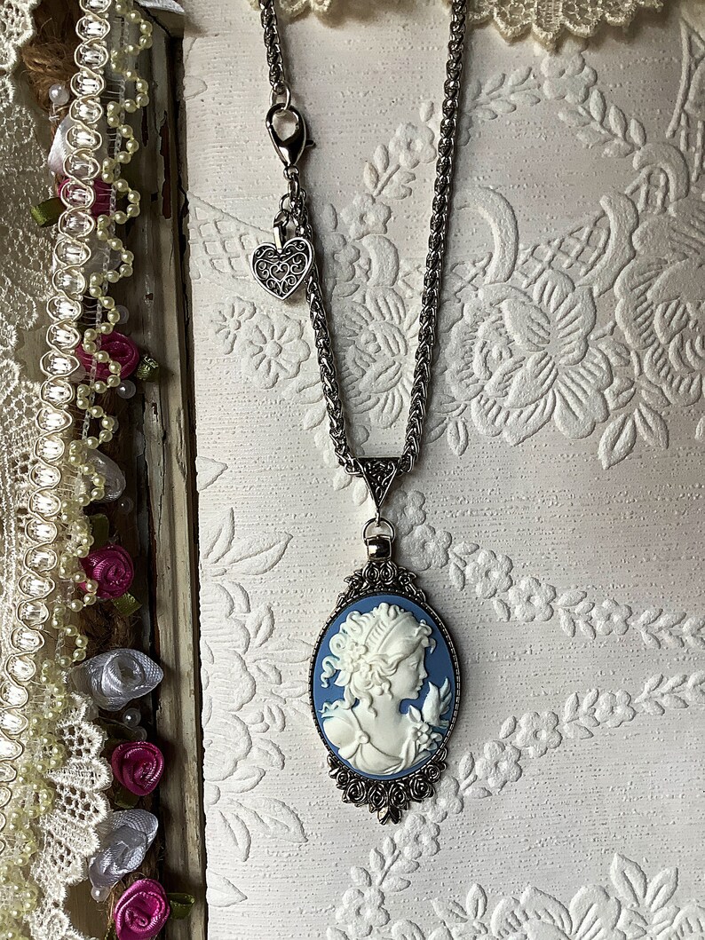 Cameo gris perla, colgante de plata antigua, encanto de corazón barroco, joyería de cameo, regalo del día de la madre, regalo para mamá, vintage, victoriano, romántico imagen 9