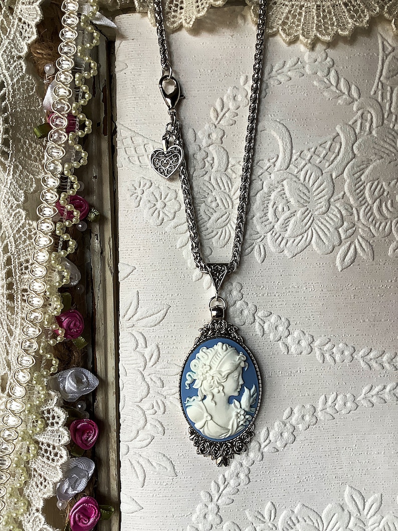 Cameo gris perla, colgante de plata antigua, encanto de corazón barroco, joyería de cameo, regalo del día de la madre, regalo para mamá, vintage, victoriano, romántico imagen 10