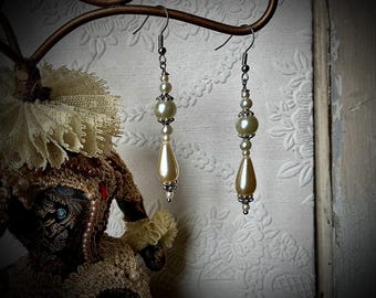 Pendientes de perlas, estilo victoriano, de inspiración vintage, con forma de lágrima, joyería nupcial romántica, estilo antiguo, elegantes y delicados.