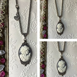 Cameo gris perla, colgante de plata antigua, encanto de corazón barroco, joyería de cameo, regalo del día de la madre, regalo para mamá, vintage, victoriano, romántico imagen 3