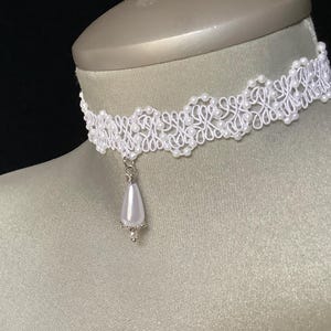 Pearl choker, pearl necklace, choker necklace, bride necklace, wedding choker, pearl jewelry, bride jewelry, lace choker, pearl collar, gift