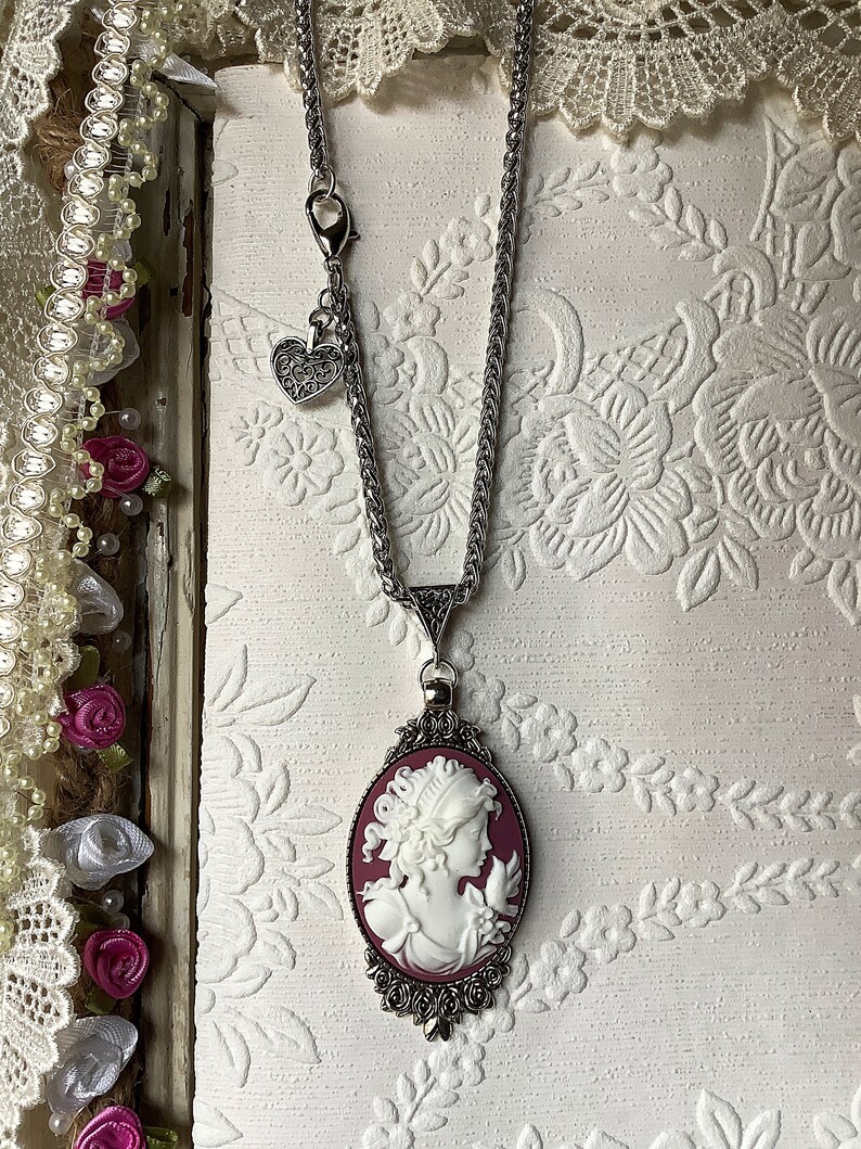 Wine cameo, portrait cameo, Victorian inspired, cameo jewelry, silver chain, romantic, vintage jewelry, Mother's day gift, gift for Mum imagem 6