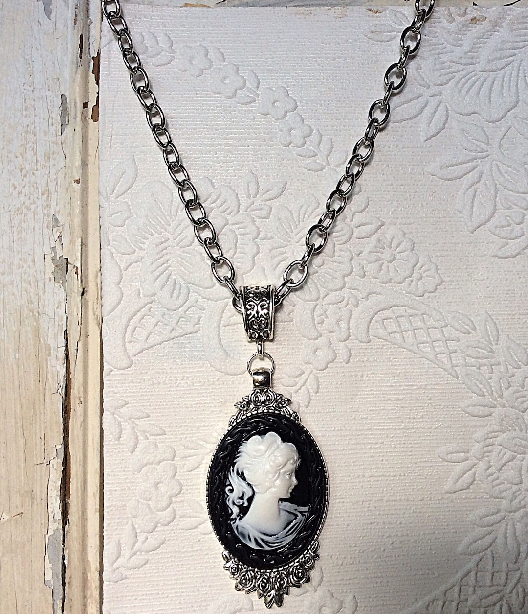 【Lavishe】Silhouette Vintage Cameo Necklace / 追跡送 il_1080xN.1293322182_smmb.jpg