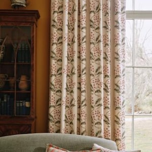 COLEFAX & FOWLER Scrolling Dainty Leaves and Blossoms Print Linen Fabric 10 Yards Red green