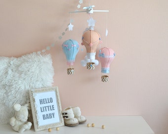 Móbile de bebê em feltro com balão de ar quente – Decoração de nuvens e estrelas para quarto de bebê