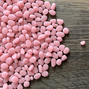 Verre rose opaque non transparent très petit verre roulé de 5-10 mm projet de verre de mer rose fabrication d&#39;art en verre de mer