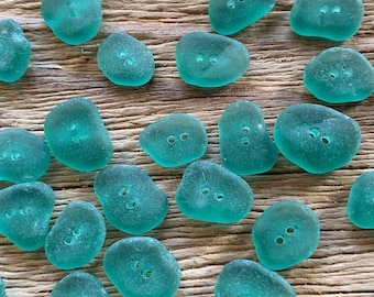 Botones de vidrio pequeños de 10-13 mm con 2 agujeros, color verde azulado, espuma de mar, hechos a mano, botones de vidrio marino pulido, cuentas de vidrio marino