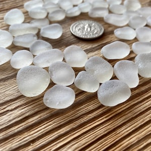 Verre de mer moyen 15-20 mm Verre blanc Verre de mer roulé Verre de mer blanc Verre de mer blanc Pierres de verre de mer transparentes Verre de mer en vrac