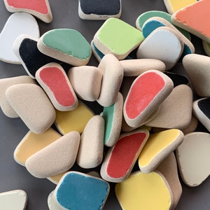 set of 50 pieces 20-30mm various colors tumble pottery tumbled ceramic sea pottery mosaic crafts