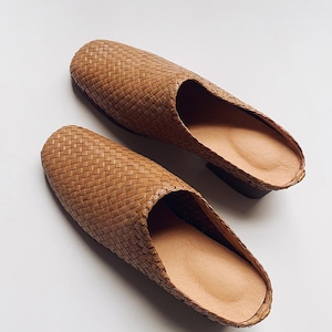 Hand-woven mules, cowhide mules, hand-woven mules, woven closed-toe shoes, mules