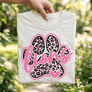 Huella de leopardo rosa de leones PNG, diseño de sublimación para camiseta de espíritu de día de partido, DTF HTV