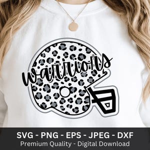 Casco de guerreros PNG SVG, mascota de fútbol de guerreros PNG, mamá animadora de guerreros, guerreros DTF, atuendo para el día del juego, camisetas de espíritu escolar PNG SVG