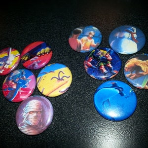 25 one-inch Goosebumps buttonpins image 4