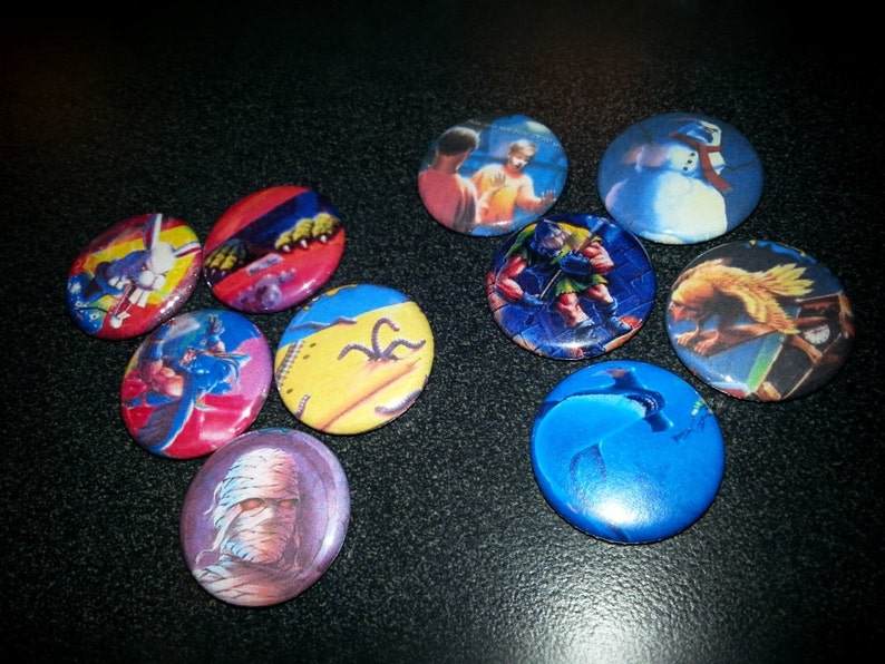 25 one-inch Goosebumps buttonpins image 4