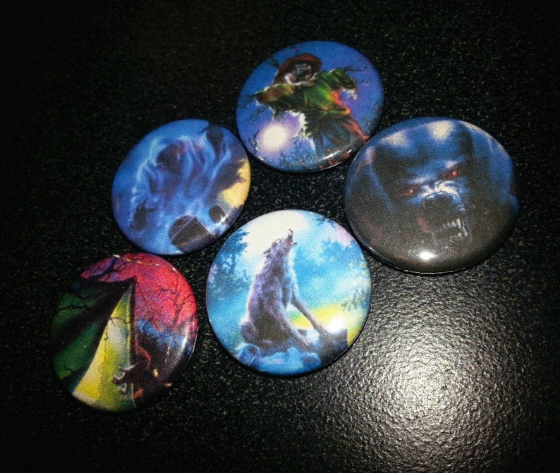 25 one-inch Goosebumps buttonpins image 2
