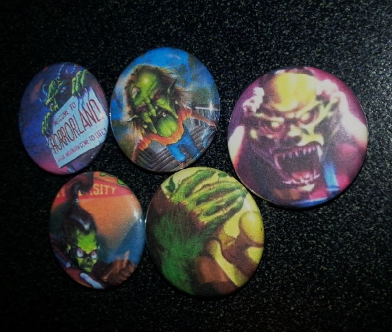 25 one-inch Goosebumps buttonpins image 3