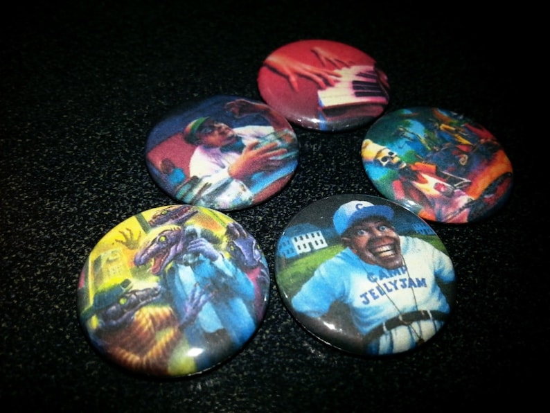 25 one-inch Goosebumps buttonpins image 1