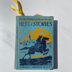 &quot;Vintage Buch Clutch &quot;&quot;Hero Stories&quot;&quot;&quot;