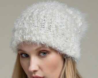 white ski hat