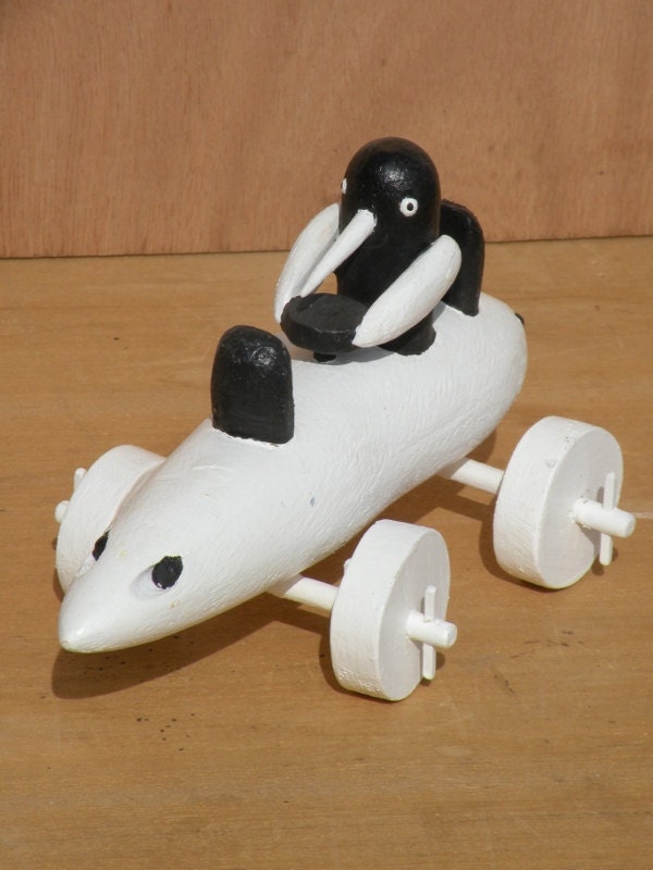 Sculpture Voiture Du Pinguoin en Bois