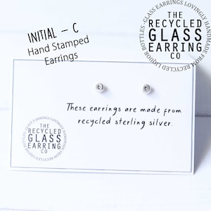 LETTER C STUDS, Boucles d’oreilles estampillées à la main, Boucles d’oreilles en argent sterling, Boucles d’oreilles en argent initial, Boucles d’oreilles C Stud, Boucles d’oreilles en argent, Boucles d’oreilles C