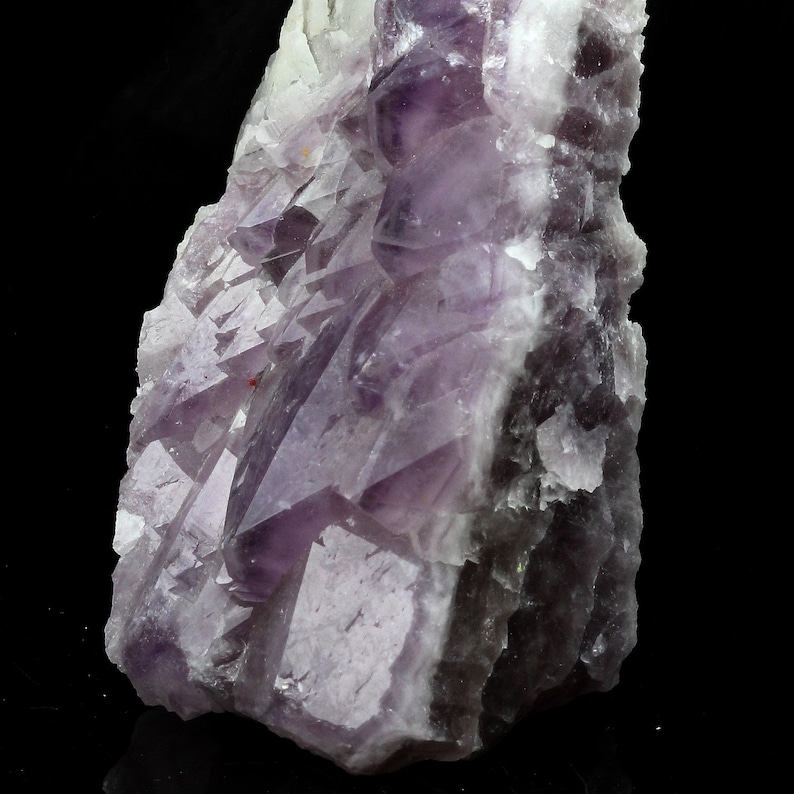 837.0 CT d/'ambur Puy-de-D\u00f4me France. Les Isserts Amethyst