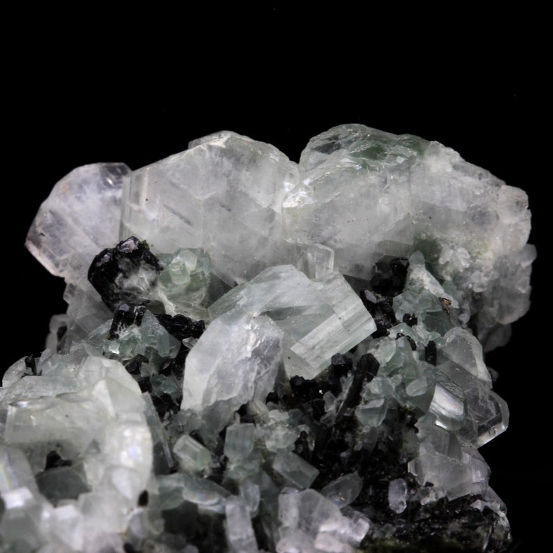 Albite Saint-V\u00e9ran Hautes-Alpes France. Epidote 215.0 ct