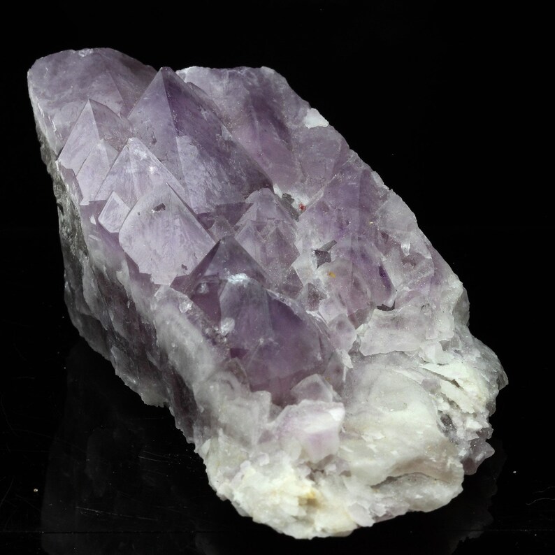 837.0 CT d/'ambur Puy-de-D\u00f4me France. Les Isserts Amethyst