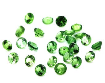 TSAVORITE GARNET. VVS - VS. Round. (sold separately). Africa. 1.7 mm. SKU005315