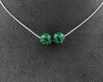 Collier perles Malachite (avec résine) 8 mm chaine en acier inoxydable. Fabriqué en France. Taille personnalisable. Collier femmes, hommes