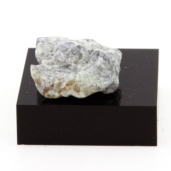 Steatite + Pyrite. 20.5 ct. Estrie, Québec, Canada