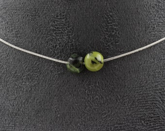 Collier perles Jade Nephrite de Xiuyan Chine chaine en acier inoxydable. Fabriqué en France. Taille personnalisable. Collier femmes, hommes