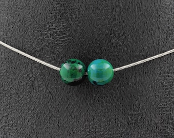 Collier perles Chrysocolle Teintée 8 mm chaine en acier inoxydable. Fabriqué en France. Taille personnalisable. Collier femmes, hommes