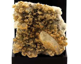 Quartz + Siderite + Chalcopyrite. 1985.0 ct. Pasto Bueno, Áncash, Perou