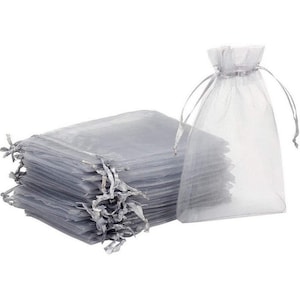 Organza-Geschenktüten. Graue Organzabeutel für Schmuck, Geschenke. 10/20/50/100 Stück Organzabeutel. Hochzeitsfeier. Tasche voller Süßigkeiten. Bild 1