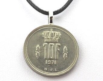 Lightrain The Grand Duchy of Luxembourg National Flag Pendant Necklace Vintage Bronze Chain Statement Necklace Handmade Jewelry Gifts Lightrain The Grand Duchy of Luxembourg National Flag Pendant Necklace Vintage Bronze Chain Statement Necklace Handmade Jewelry Gifts