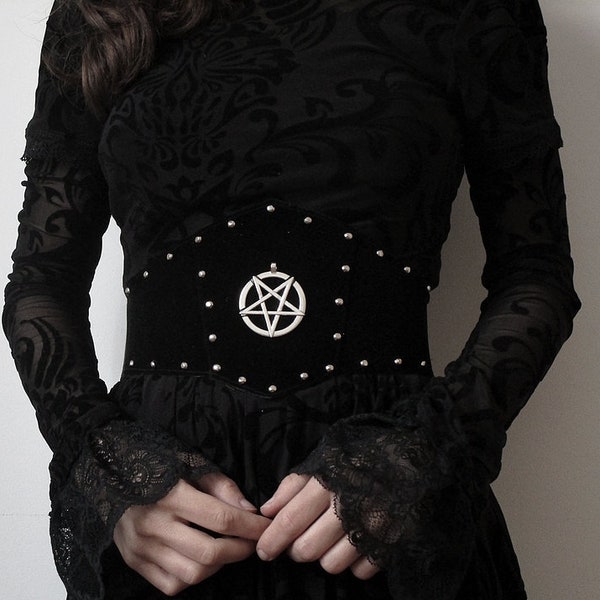 Pentagramm-Gürtel, Gothic-Korsettgürtel, besetzter schwarzer Samtgürtel, okkultes Hexen-Gothic-Accessoire für Kleid