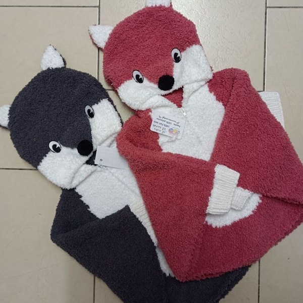 Poncho pull bébé et enfant à capuche forme  renard et loup disponible de suite