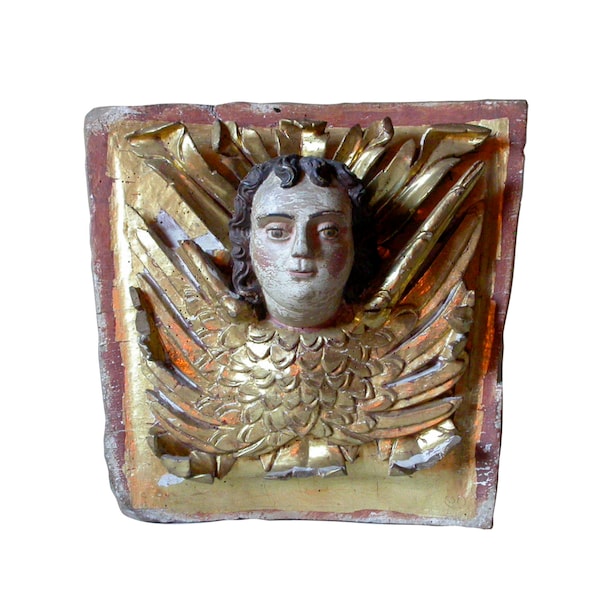 Taille d’angelot baroque en bois polychrome doré