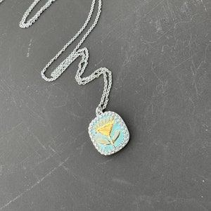 Sterling Silber Blume Halskette, Anhänger Halskette, Silber und Gold Halskette, Silber Blume Halskette, blau Bild 2
