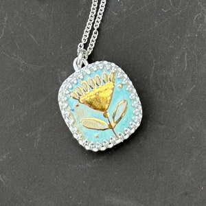 Sterling Silber Blume Halskette, Anhänger Halskette, Silber und Gold Halskette, Silber Blume Halskette, blau Bild 1