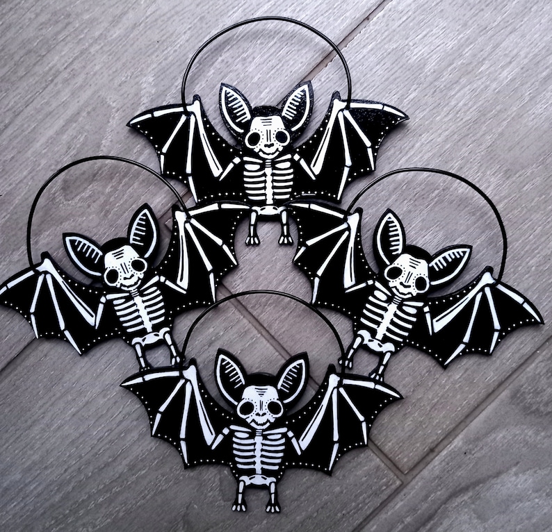 Small wooden hand-painted spooky skeleton bats & magnets hanging decorations 15 X 7cm. Halloween Horror image 4