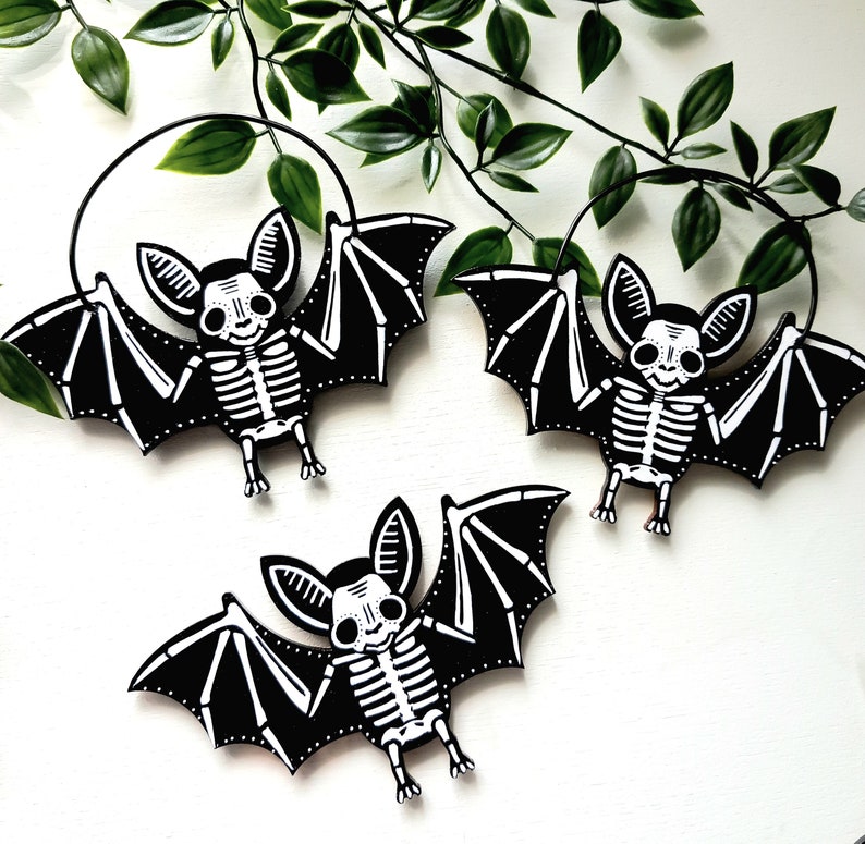 Small wooden hand-painted spooky skeleton bats & magnets hanging decorations 15 X 7cm. Halloween Horror image 8