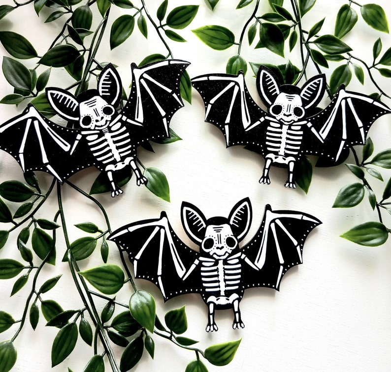 Small wooden hand-painted spooky skeleton bats & magnets hanging decorations 15 X 7cm. Halloween Horror image 7
